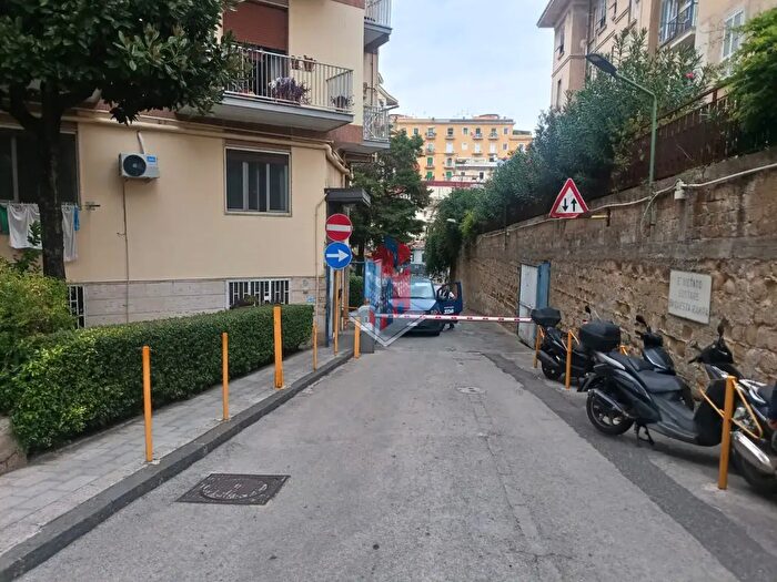 Appartamento trilocale in affitto in Piazza Leonardo Immediate Adiacenze, Napoli