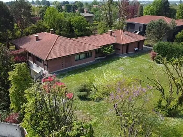 Casa con 6 locali in vendita in Via San Francesco, Bregnano