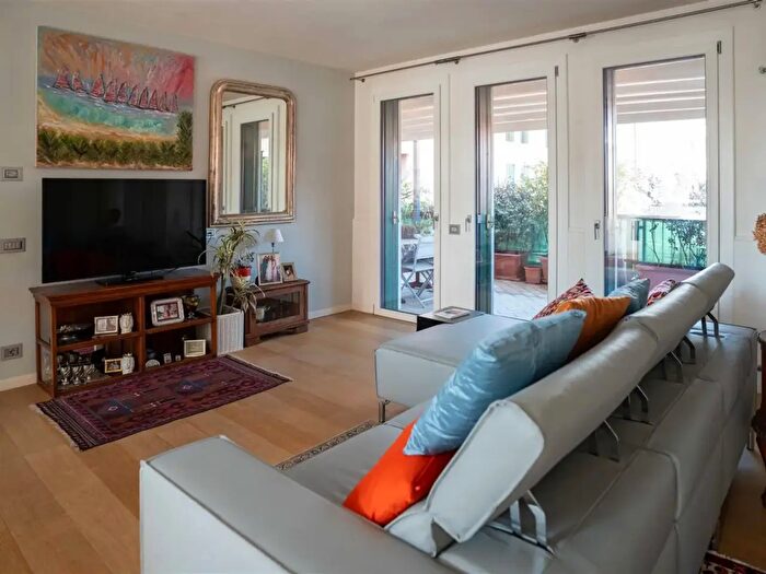 Appartamento quadrilocale in vendita in Piazza Nichele, Fontaniva