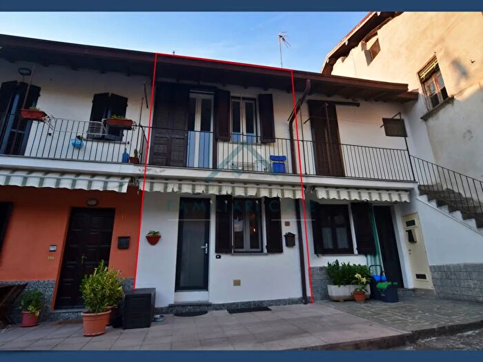 Casa trilocale in vendita in Via Carlo Bossi, Bodio Lomnago
