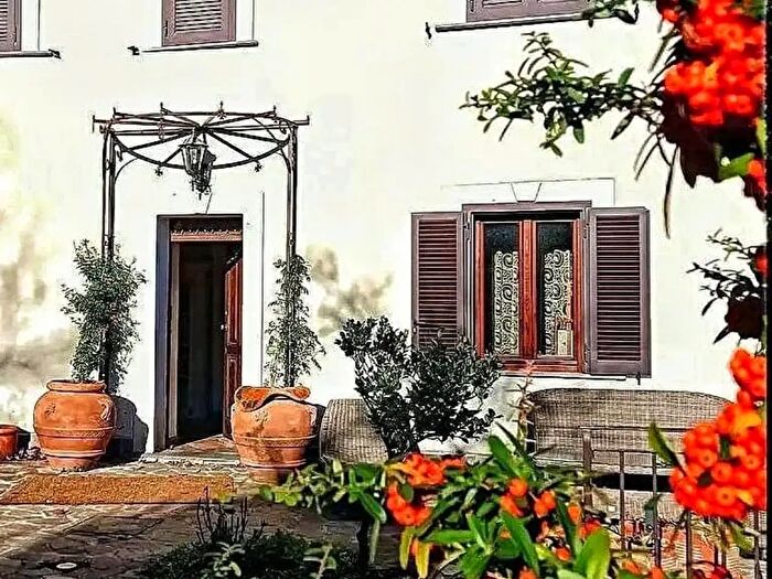 Casa con 10 locali in vendita in Via Giglioli, Roccamonfina