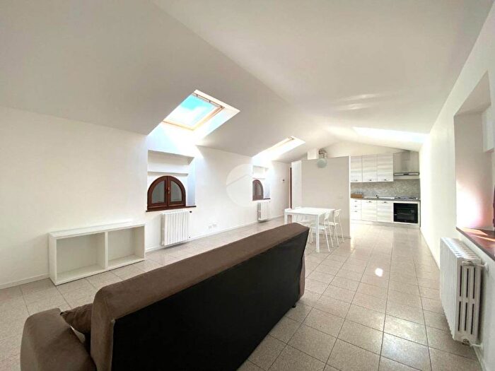 Appartamento trilocale in affitto in Via Giacomo Matteotti, Centro, Palazzolo sullOglio