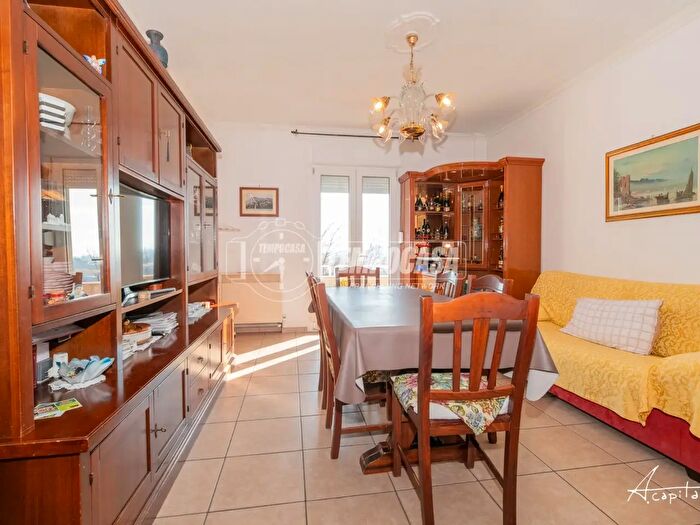 Appartamento trilocale in vendita in Via Cilea, Modena