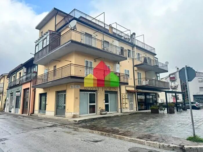 Appartamento quadrilocale in vendita in Via Peschiera, Castel Di Sangro