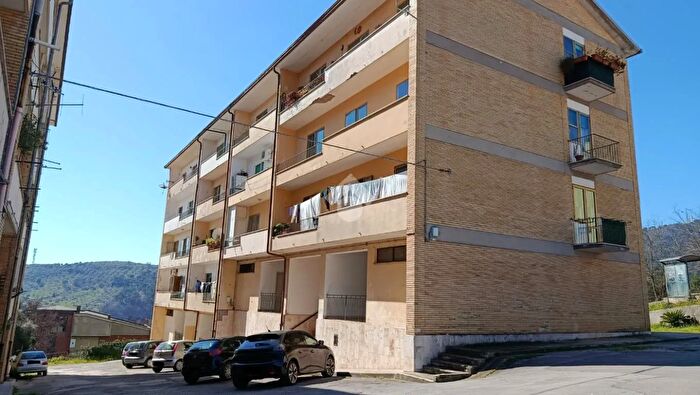 Appartamento trilocale in vendita in Via Martiri Ungheresi, Alatri