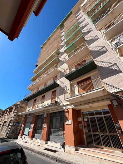 Appartamento con 5 locali in vendita in Via Ugo Lago, Noto