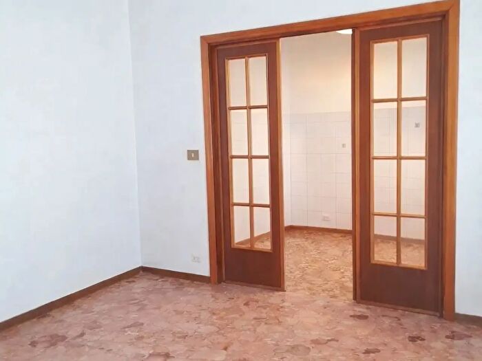 Appartamento trilocale in vendita in Via Volturno, Parma