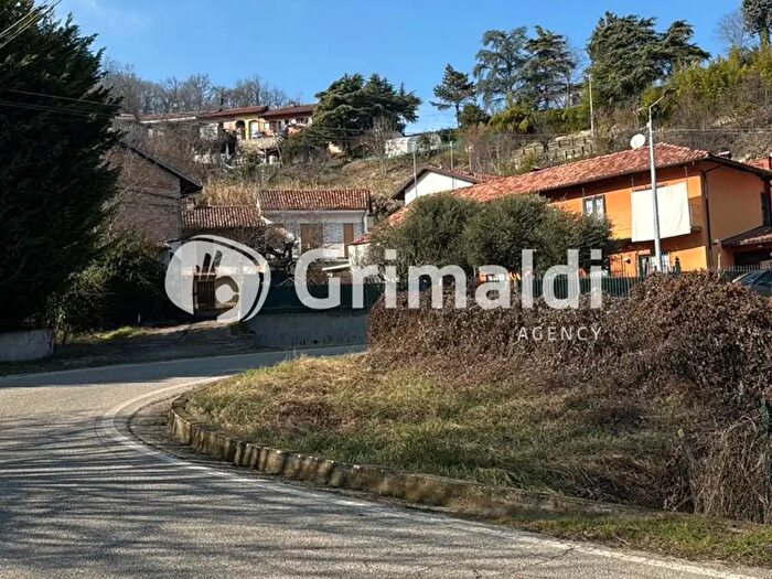 Casa con 7 locali in vendita in Via Alba, Monticello DAlba