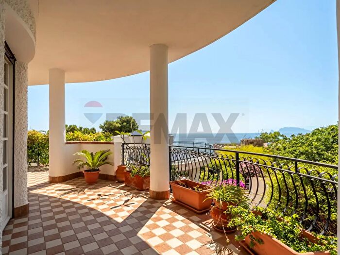 Casa con 9 locali in vendita in Lungomare Cristoforo Colombo, Palermo