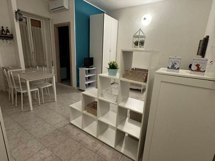 Appartamento monolocale in affitto in Viale Famagosta, Famagosta, Milano