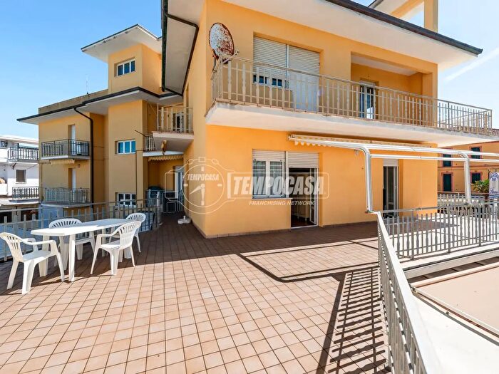 Appartamento trilocale in vendita in Via Litoranea, Numana