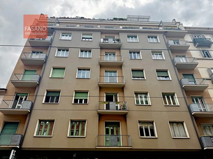 Appartamento con 5 locali in vendita in Via Luigi Cibrario, Torino