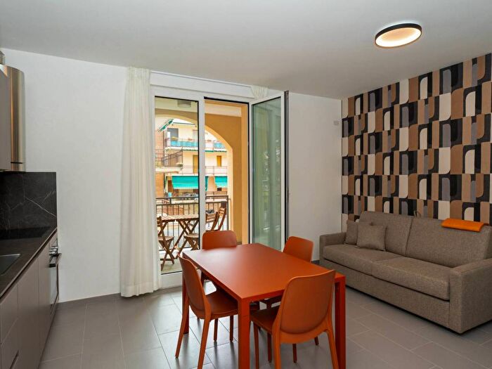 Appartamento trilocale in affitto in Via Luigi Ghirardi, Centro, Pietra Ligure