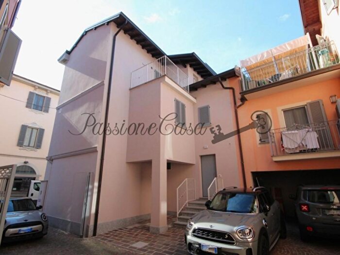 Casa quadrilocale in vendita in Via Cesarea, Vigevano