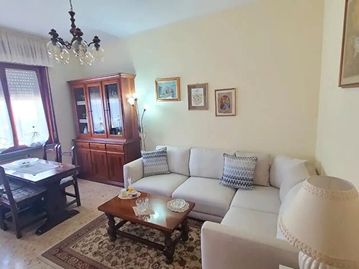 Appartamento trilocale in vendita in Pietrasanta