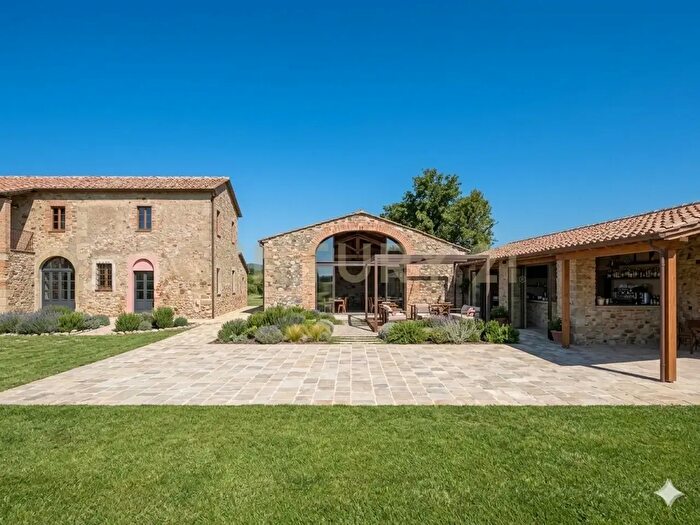 Casa con 10 locali in vendita in Via di Lattaia, Roccastrada