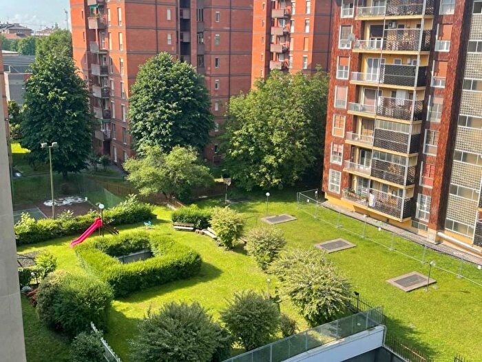 Appartamento trilocale in affitto in Via delle Azalee, Primaticcio, Milano