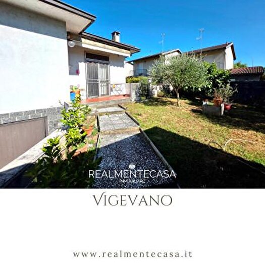 Casa con 5 locali in vendita in Corso Genova, Vigevano