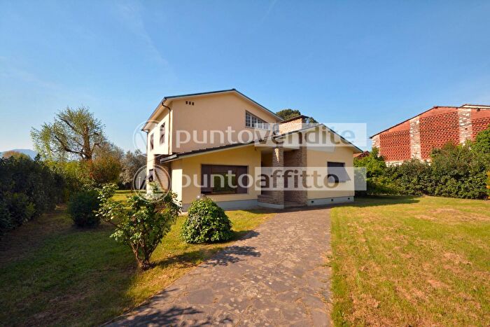 Casa con 5 locali in vendita in Er Corte Belli, Lucca