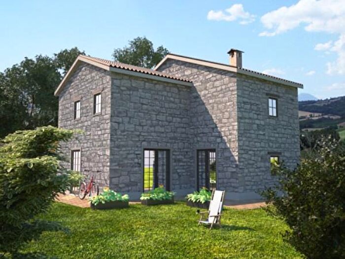 Casa con 6 locali in vendita in Piazza Umberto I, Rosora