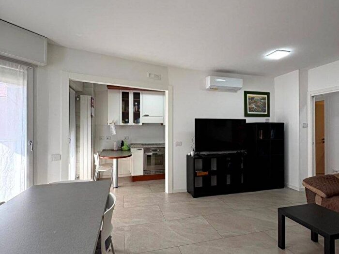 Appartamento quadrilocale in affitto in Via Vincenzo Monti, Corsico