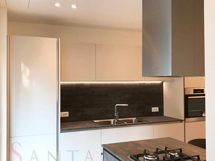 Appartamento trilocale in affitto in Via Alcuino, Sempione, Milano