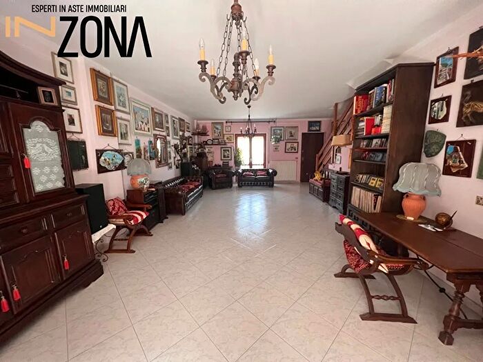 Case in Vendita e in Affitto - 3