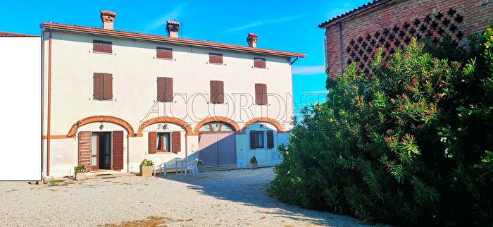 Casa con 10 locali in vendita in Via Borgo, Longare