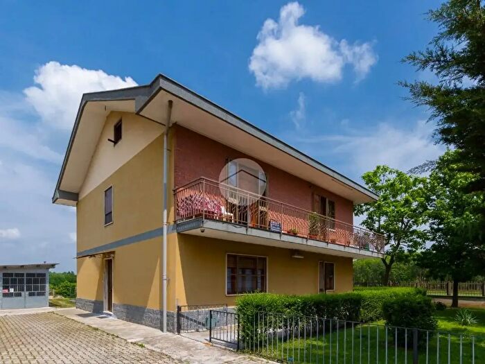 Casa con 8 locali in vendita in Via Lombardore, Leini'