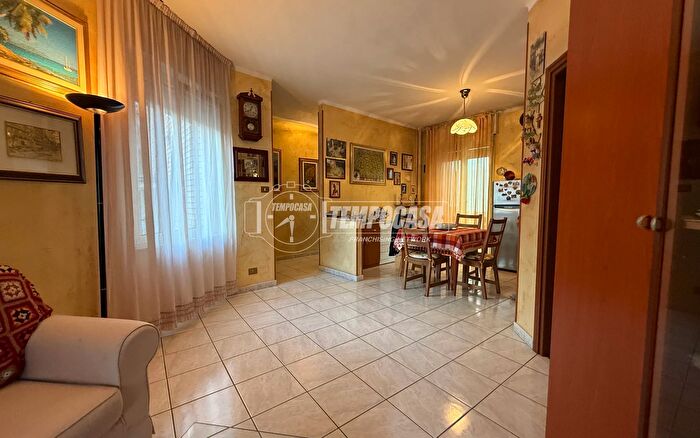 Appartamento con 5 locali in vendita in Via Francesco Baracca, Grugliasco