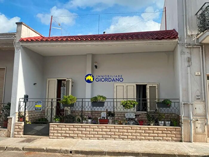 Casa quadrilocale in vendita in Via De Amicis, Squinzano