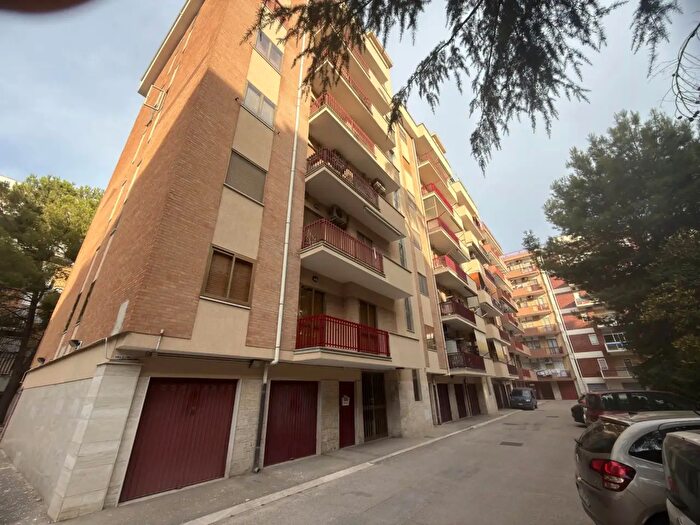 Appartamento con 5 locali in vendita in Via Luigi Rovelli, Foggia