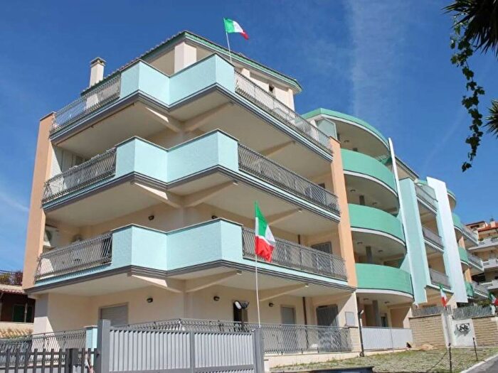 Appartamento trilocale in affitto in Via Sabotino, Centro, Santa Marinella