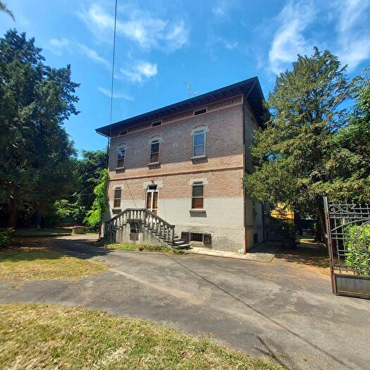 Casa con 11 locali in vendita in Bibbiano