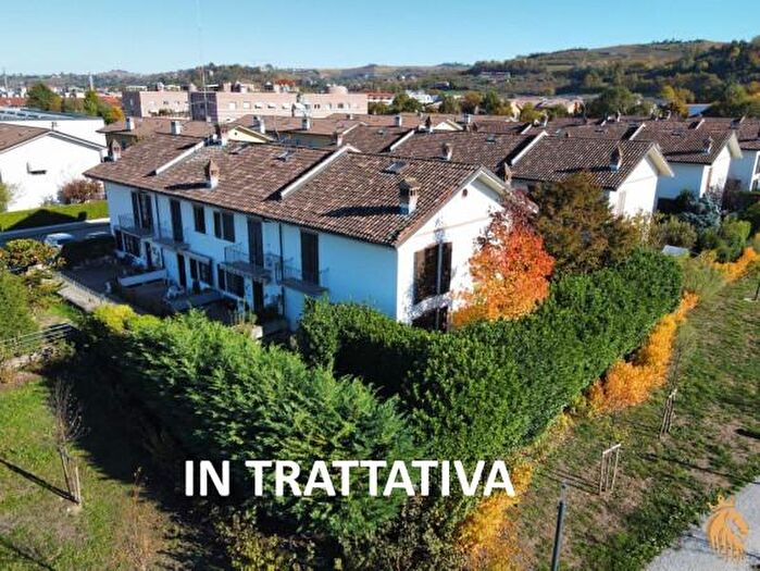 Casa con 6 locali in vendita in Alba