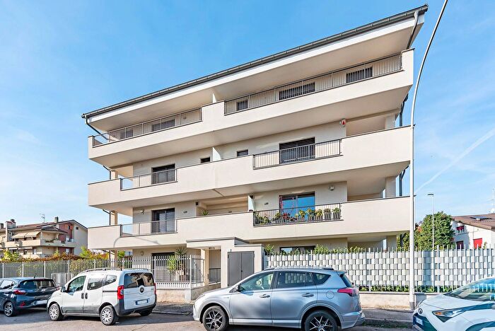 Appartamento trilocale in vendita in Lainate