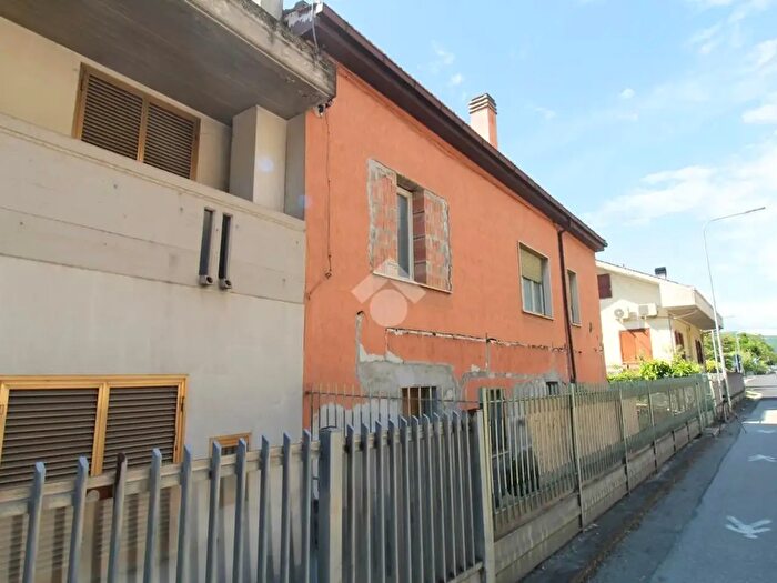 Casa con 5 locali in vendita in Viale Europa, Teramo