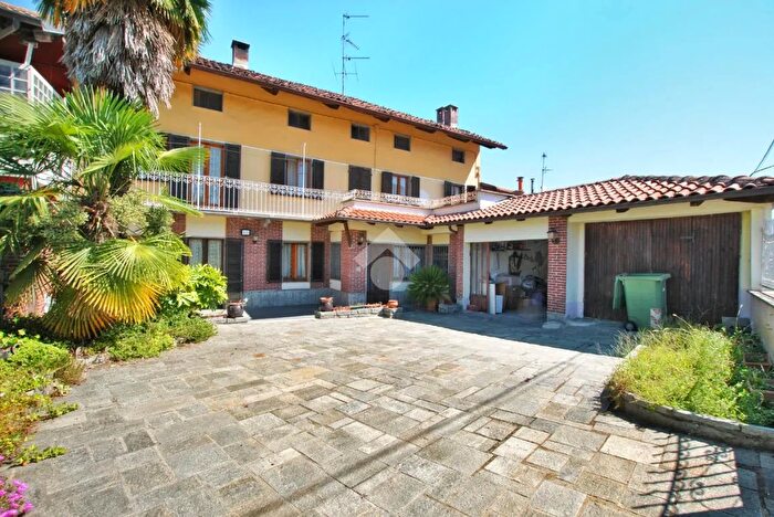 Casa con 6 locali in vendita in Via Roma, Livorno Ferraris