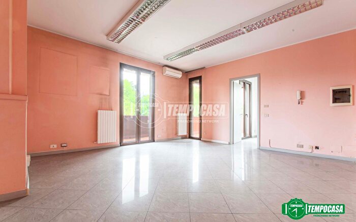 Appartamento trilocale in vendita in Via XXV Aprile, Arese