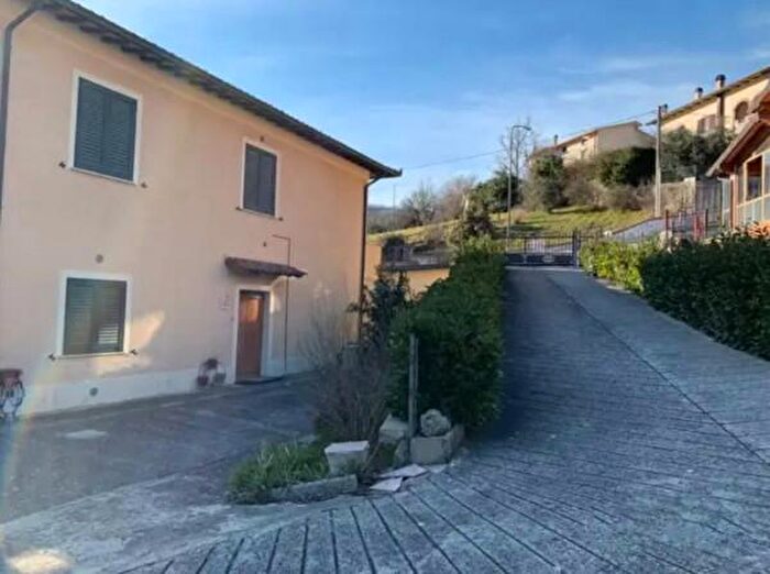 Casa con 6 locali in vendita in Frazione Nocera Scalo, Nocera Umbra
