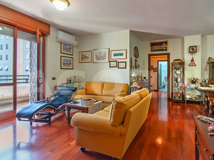 Appartamento quadrilocale in vendita in Via del Pianeta Urano, Roma