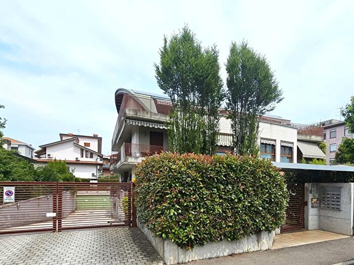 Appartamento quadrilocale in vendita in Pregnana Milanese
