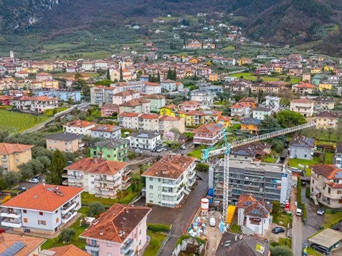 Appartamento trilocale in vendita in Via Mazzini, Arco
