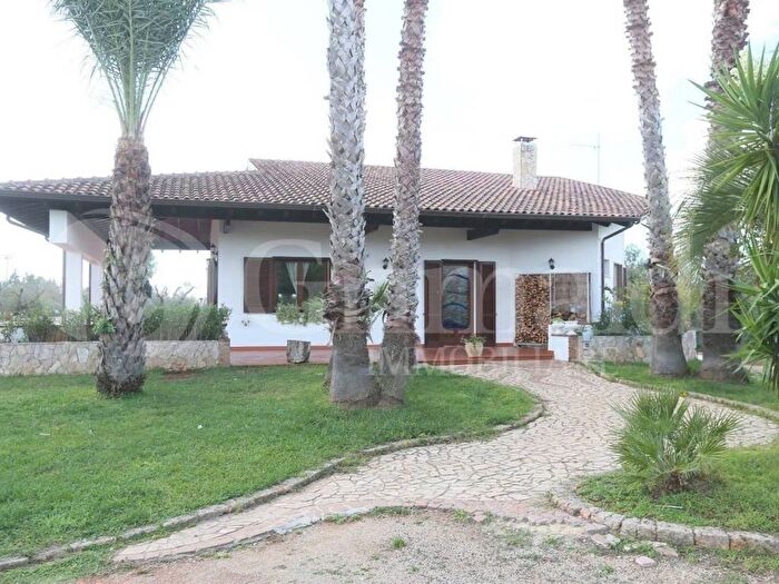 Casa con 5 locali in vendita in CONTRADA CALCARONE, Tuglie