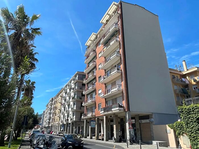Appartamento con 6 locali in affitto in Via Aurelia, Vado Ligure