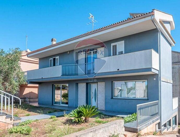 Casa con 14 locali in vendita in Via Alberto Sordi, Ragusa