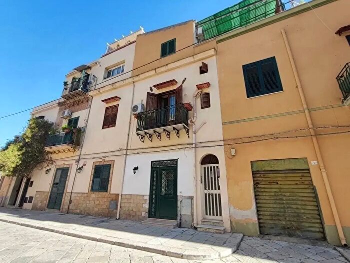 Appartamento trilocale in vendita in Via Giovanni Antonio Viperano, Palermo
