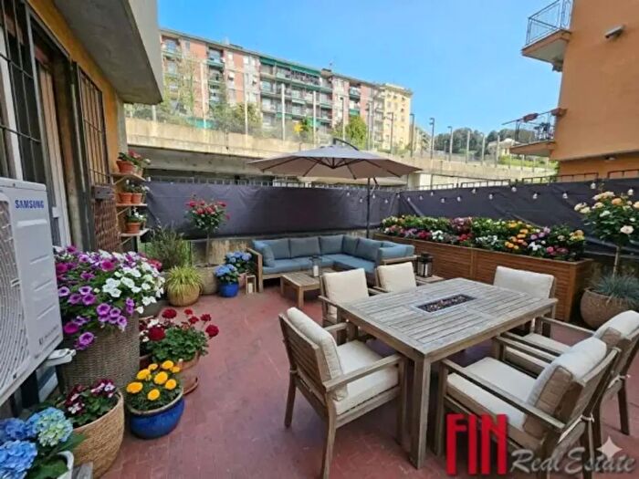 Appartamento trilocale in vendita in Via Bordighera, Genova