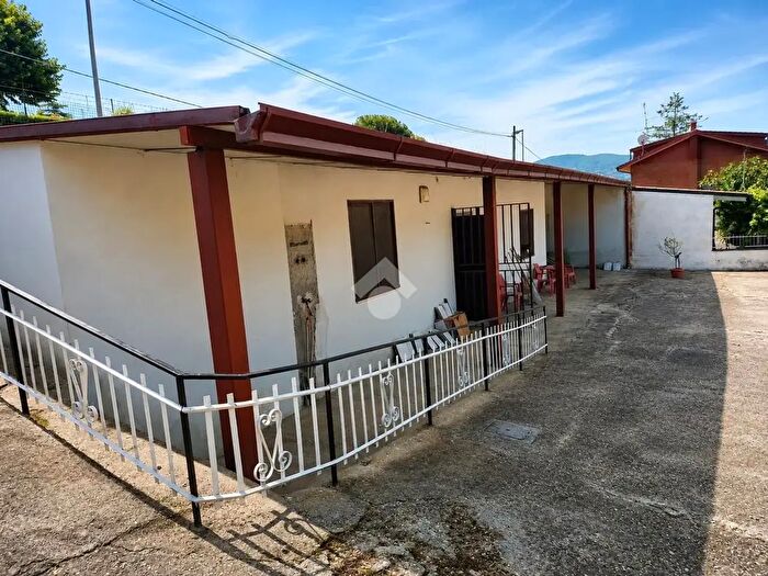 Appartamento trilocale in vendita in Via Luigi Einaudi, Zagarolo