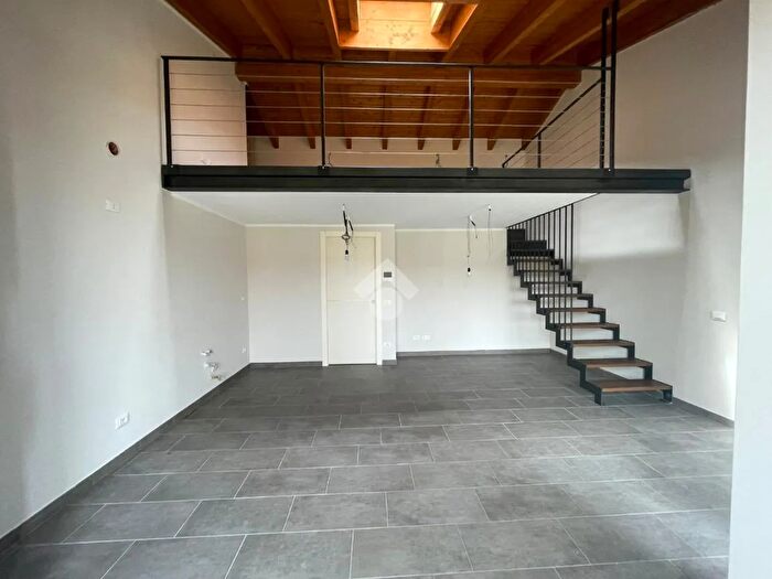 Appartamento trilocale in vendita in Piazza Maria Montessori, Cremona